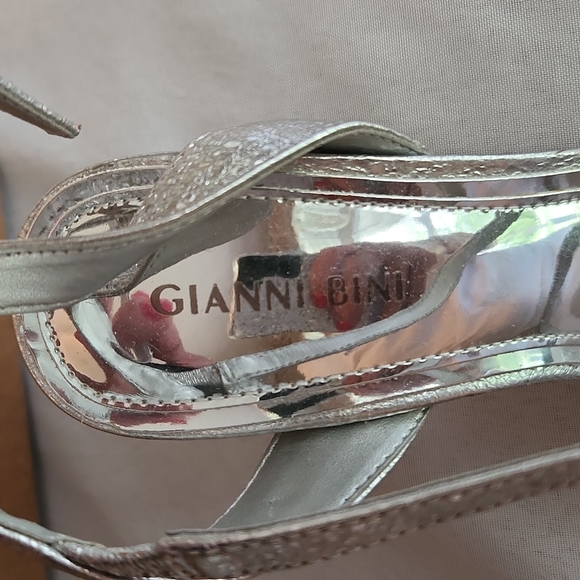 Gianni Bini silver heels - Picture 3 of 3